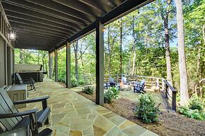 Lake Burton Retreat w/ Fire Pit & Hot Tub!