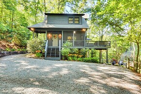 Lake Burton Retreat w/ Fire Pit & Hot Tub!
