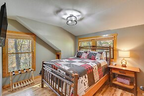 Lake Burton Retreat w/ Fire Pit & Hot Tub!