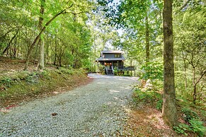 Lake Burton Retreat w/ Fire Pit & Hot Tub!