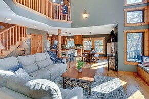 Lake Burton Retreat w/ Fire Pit & Hot Tub!