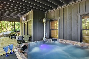 Lake Burton Retreat w/ Fire Pit & Hot Tub!