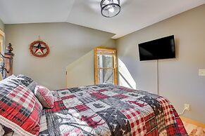 Lake Burton Retreat w/ Fire Pit & Hot Tub!