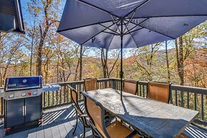 Lake Burton Retreat w/ Fire Pit & Hot Tub!