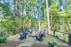 Lake Burton Retreat w/ Fire Pit & Hot Tub!