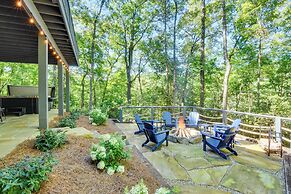 Lake Burton Retreat w/ Fire Pit & Hot Tub!