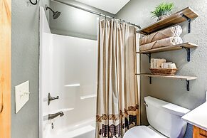 Lake Burton Retreat w/ Fire Pit & Hot Tub!