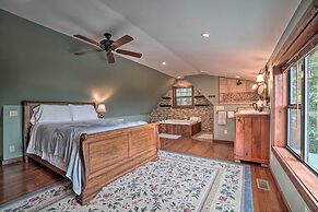 Yellow Mountain Blairsville Cabin w/ Scenic Deck