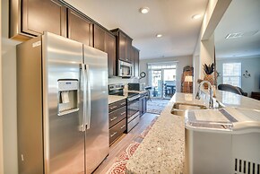 Hampton Condo: By Convention Center & Coliseum!