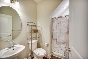 Hampton Condo: By Convention Center & Coliseum!