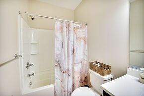 Hampton Condo: By Convention Center & Coliseum!