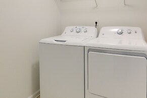 Spacious Georgia Home w/ Deck, Grills & Fireplace!