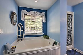 Idyllic Hawkinsville Retreat: Large Fire Pit!