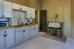 Charming Thomasville Getaway: Walk to Downtown!