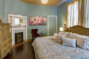 Charming Thomasville Getaway: Walk to Downtown!