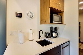 Green Mountain Falls Apt w/ Mountain View, Hot Tub