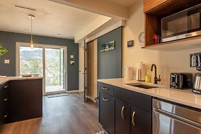 Green Mountain Falls Apt w/ Mountain View, Hot Tub