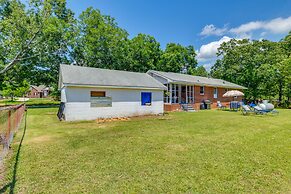 Pet-friendly Douglasville Home w/ Screened Porch!