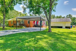 Pet-friendly Douglasville Home w/ Screened Porch!