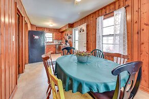 Pet-friendly Douglasville Home w/ Screened Porch!