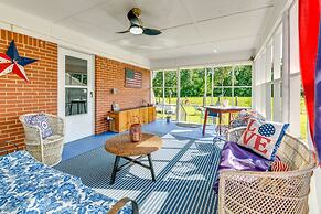Pet-friendly Douglasville Home w/ Screened Porch!