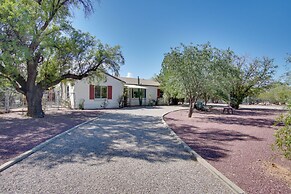 Dog-friendly Retreat ~ 5 Mi to Dtwn Tucson!