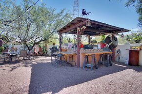 Dog-friendly Retreat ~ 5 Mi to Dtwn Tucson!