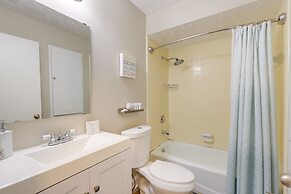 Charming Columbus Home w/ Yard - 10 Mi to Dtwn!