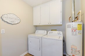 Charming Columbus Home w/ Yard - 10 Mi to Dtwn!