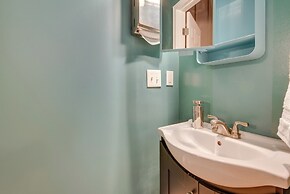 Welcoming Norcross Cottage w/ Deck + Shared Grill!