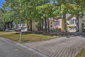 Peaceful Dallas Home w/ Deck + Charcoal Grill