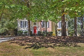 Peaceful Dallas Home w/ Deck + Charcoal Grill
