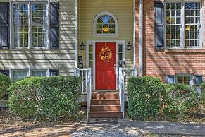 Peaceful Dallas Home w/ Deck + Charcoal Grill