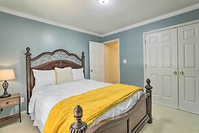 Peaceful Dallas Home w/ Deck + Charcoal Grill