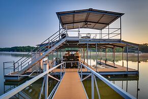 Grand Lakefront Home in Hartwell w/ Game Room!