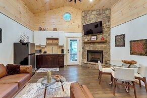 Blue Ridge Mountainside Cottage w/ Fire Pit!