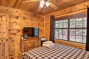 Cozy Cherry Log Cabin ~ 10 Mi to Mercier Orchards