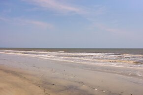 Pet-friendly Jekyll Island Abode - Walk to Beach!