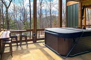 Riverside Mtn Retreat w/ Hot Tub & Game Room!