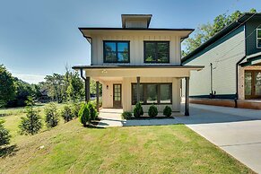 Luxury Smart Home: 2 Miles to Downtown Atlanta!