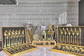 Luxury Smart Home: 2 Miles to Downtown Atlanta!