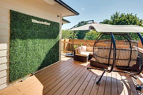 Luxury Smart Home: 2 Miles to Downtown Atlanta!