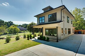 Luxury Smart Home: 2 Miles to Downtown Atlanta!