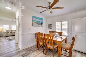 Sunny Fort Myers Home w/ Screened-in Porch & Grill