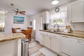 Sunny Fort Myers Home w/ Screened-in Porch & Grill