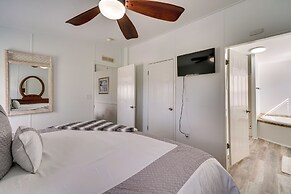 Sunny Fort Myers Home w/ Screened-in Porch & Grill