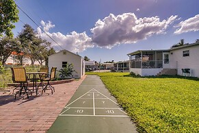 Sunny Fort Myers Home w/ Screened-in Porch & Grill