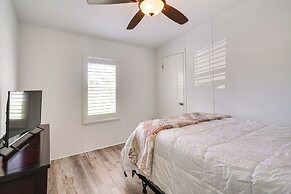 Sunny Fort Myers Home w/ Screened-in Porch & Grill