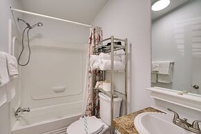 Sunny Fort Myers Home w/ Screened-in Porch & Grill