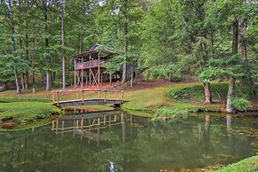 Secluded Family Retreat in Dahlonega w/ Hot Tub!